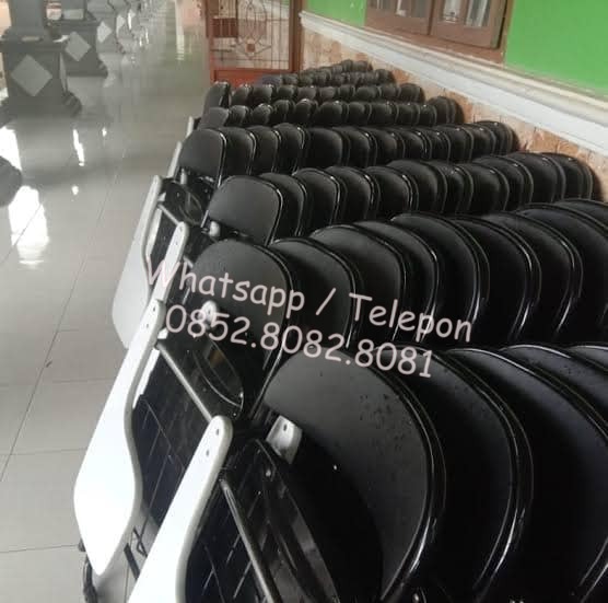 Meja dan Kursi Kuliah di Maluku Tengah: Menunjang Pendidikan di Bumi Rempah